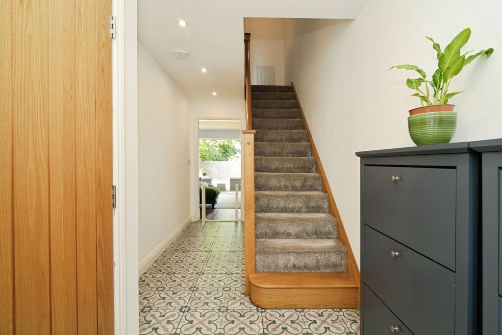 Property photo 3 of 21 Pbox-Img.Jpg