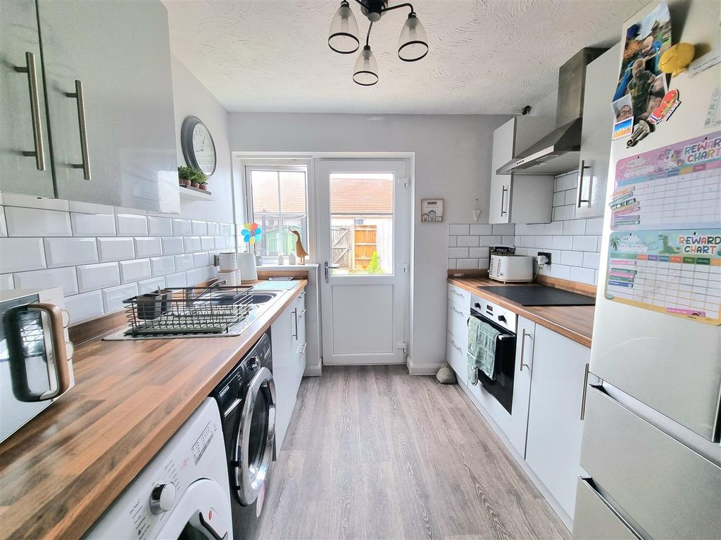 Property photo 2 of 15 Kitchen