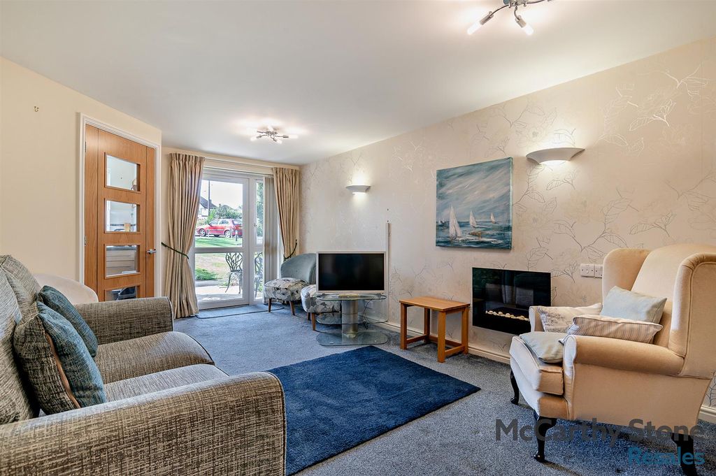 Property photo 2 of 20 Living Room