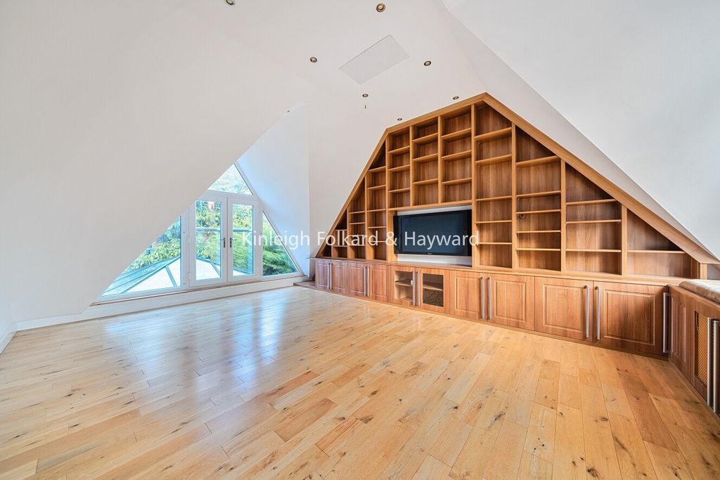 Property photo 3 of 15 Picture No. 11