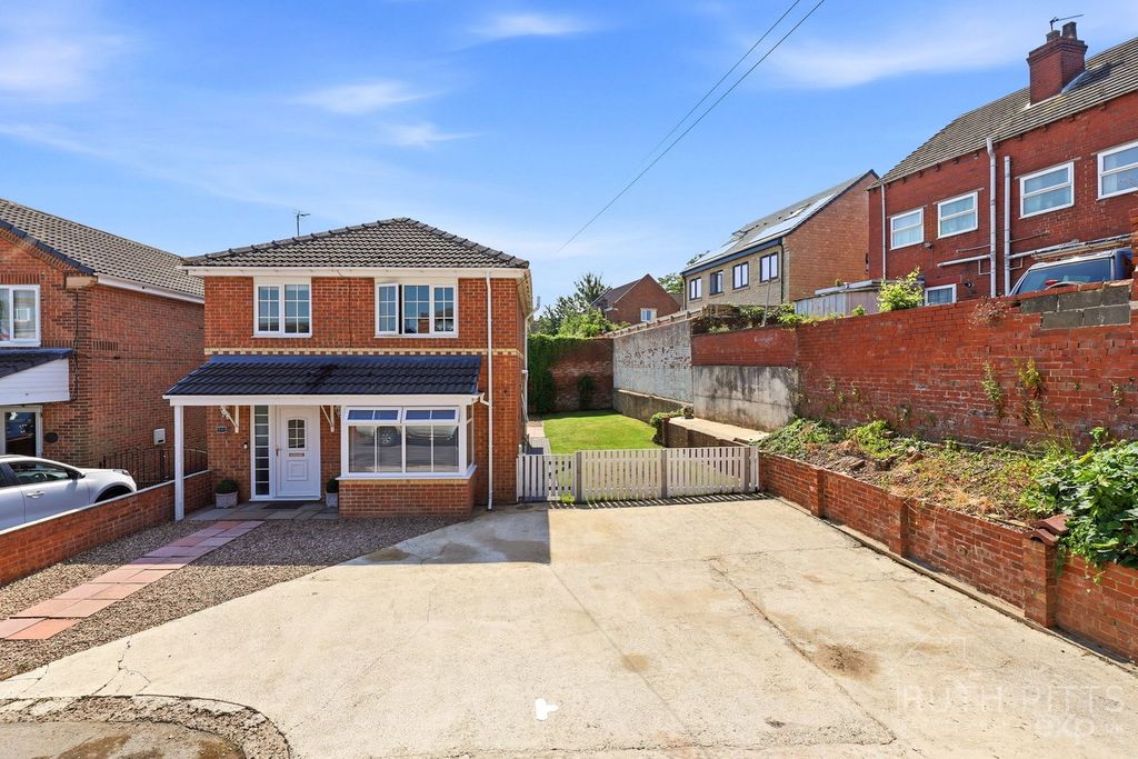 Property photo 2 of 30