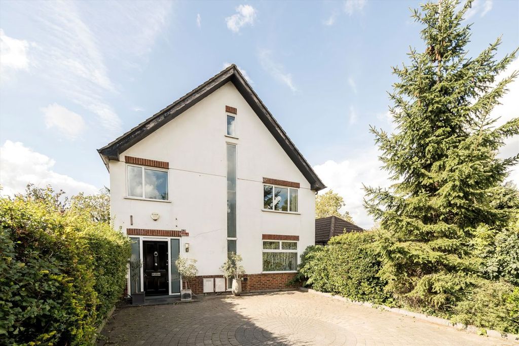 Property photo 1 of 11