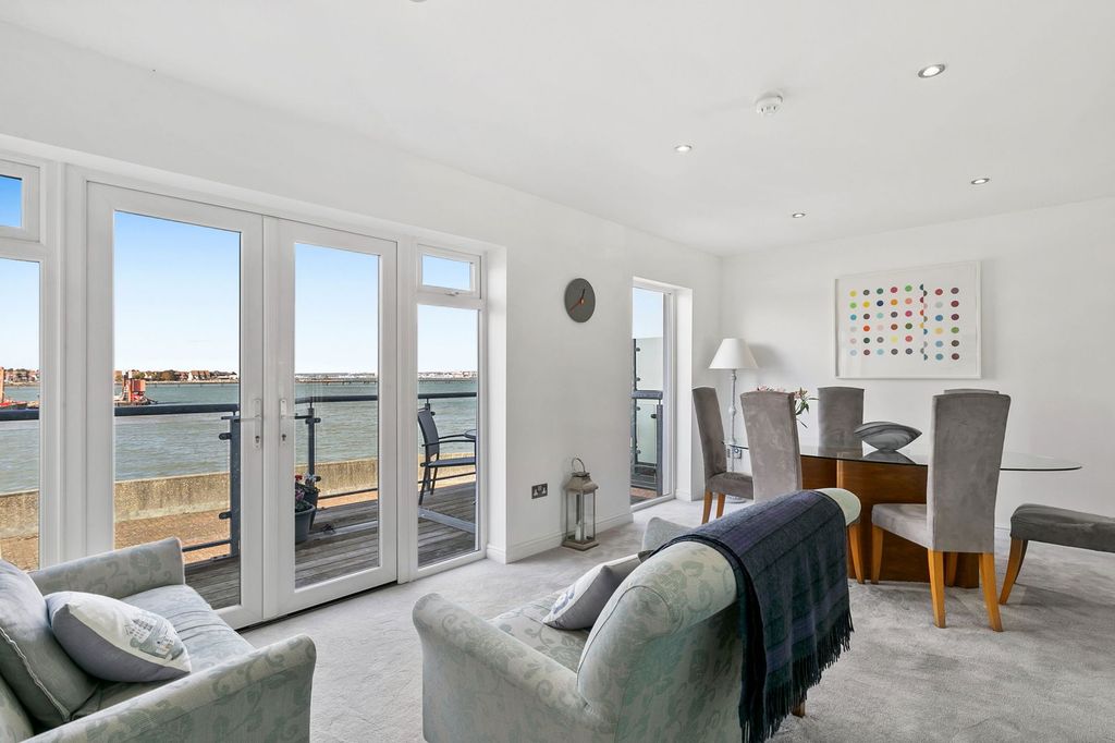 Property photo 2 of 26