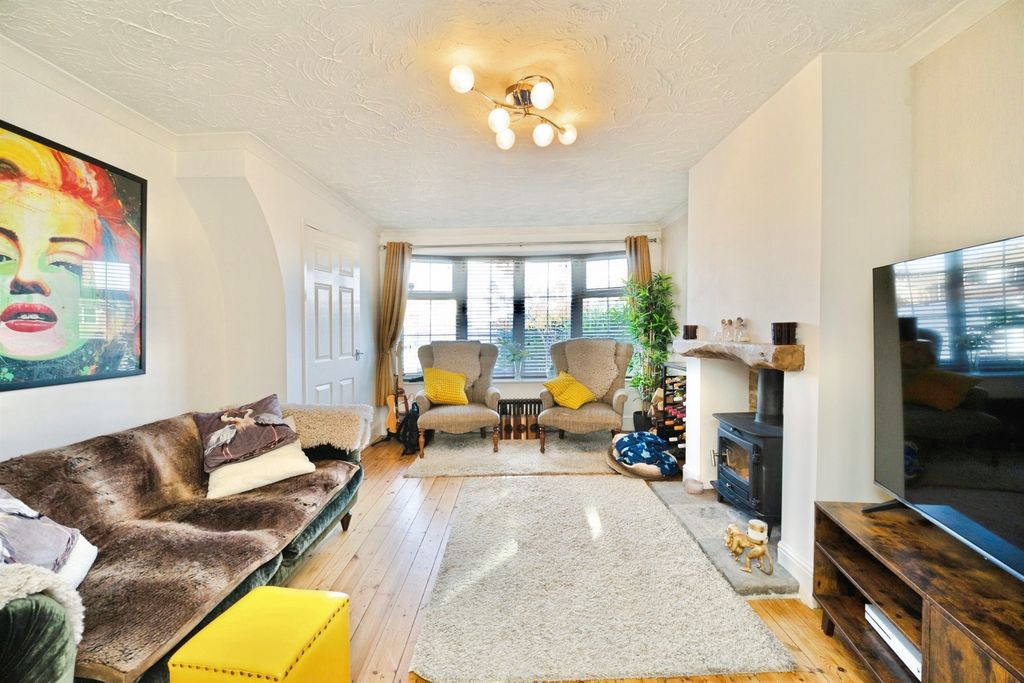 Property photo 2 of 23