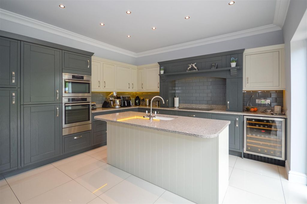 Property photo 2 of 27 Kitchen