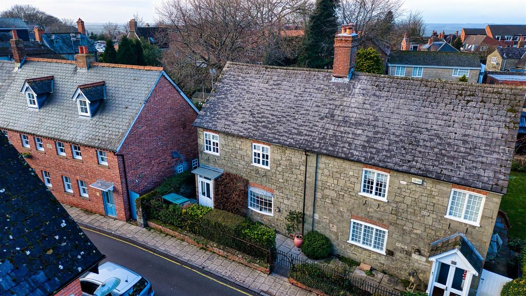 Property photo 1 of 11 Front