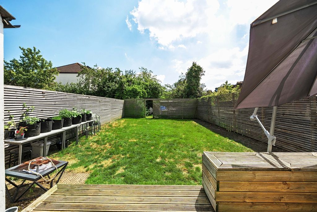 Property photo 2 of 15 Garden