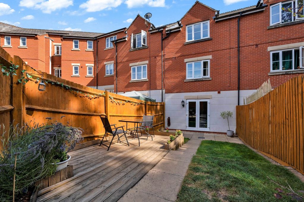 Property photo 1 of 28