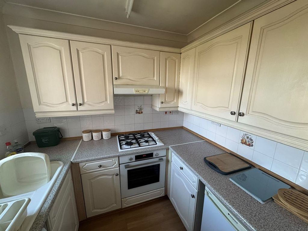 Property photo 2 of 8 Kitchen