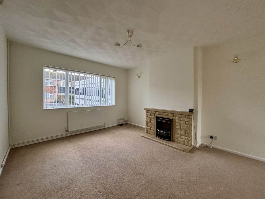 Property photo 3 of 14 Lounge 2