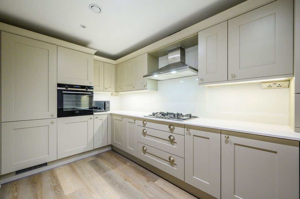 Property photo 3 of 11 Luxury Kitchen