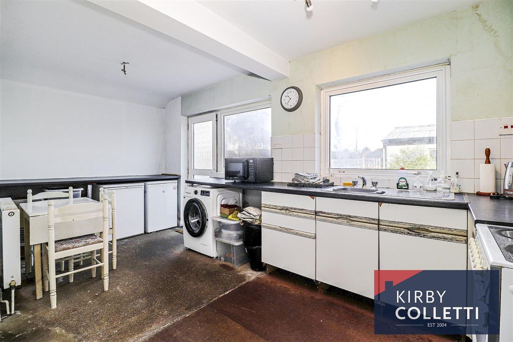 Property photo 3 of 20 Kitchen