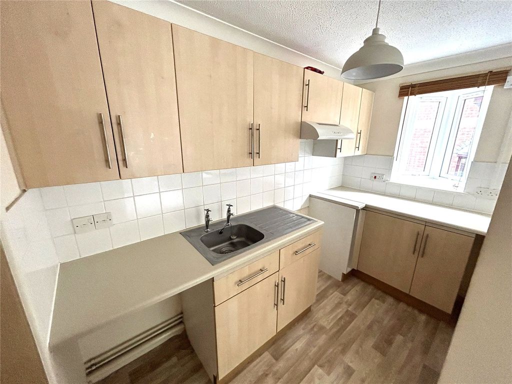 Property photo 2 of 6 Kitchen