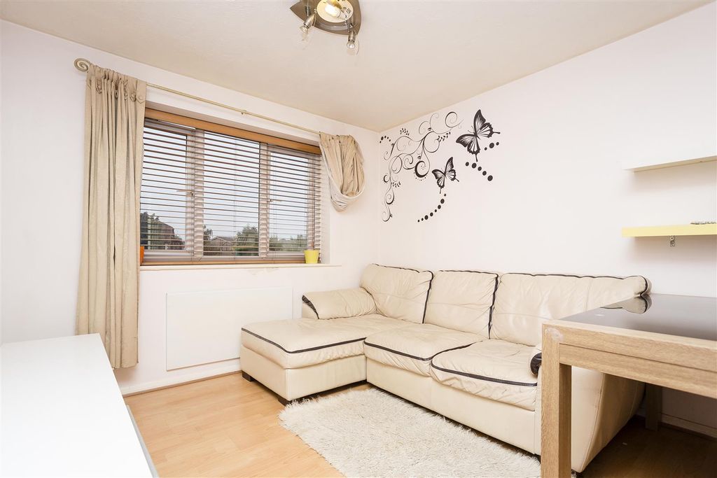 Property photo 3 of 5