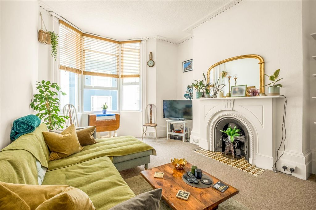 Property photo 2 of 17 25 Burlington Street-5.Jpg