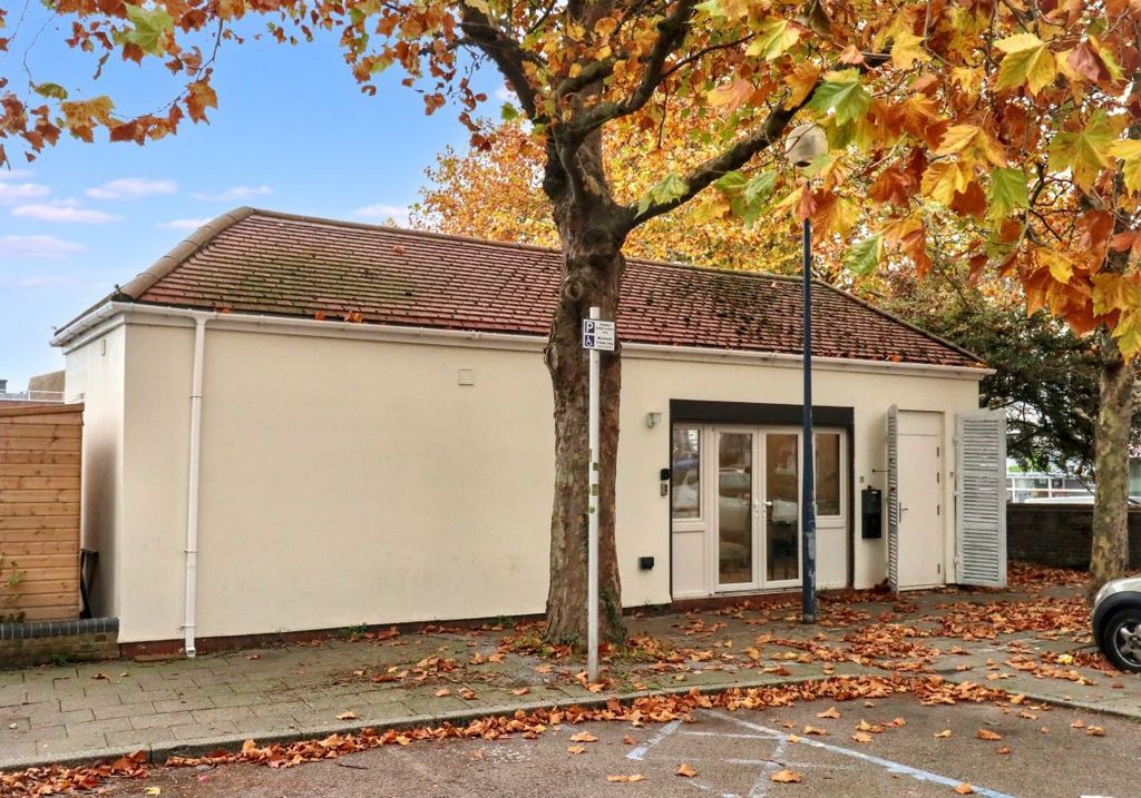 Property photo 1 of 18