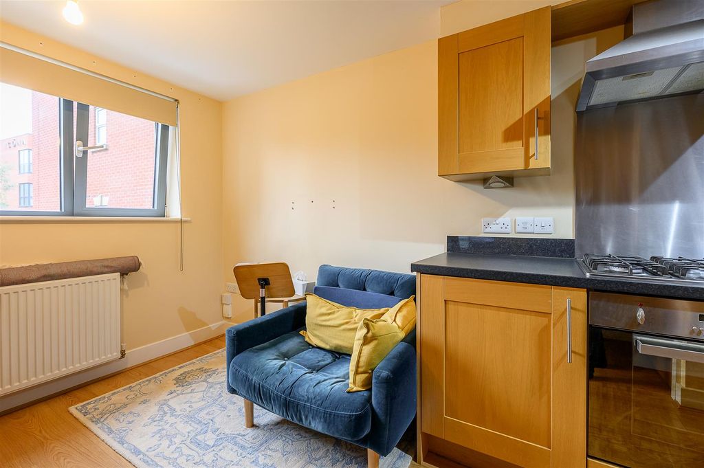 Property photo 3 of 8 Kitchen / Dining Area