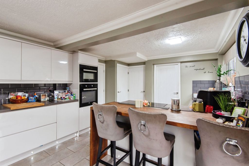 Property photo 2 of 31