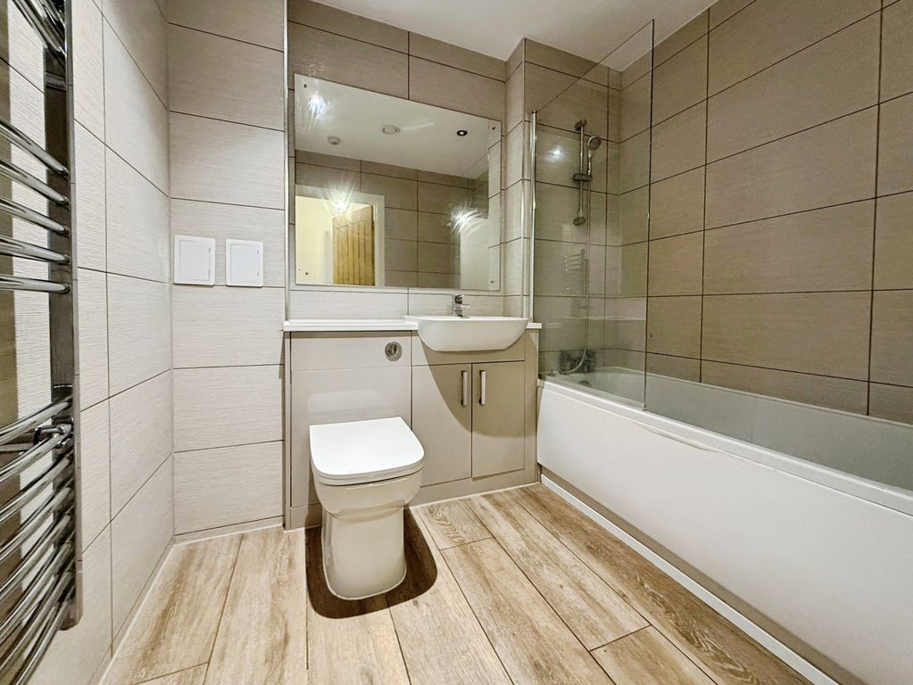 Property photo 3 of 7 Bathroom