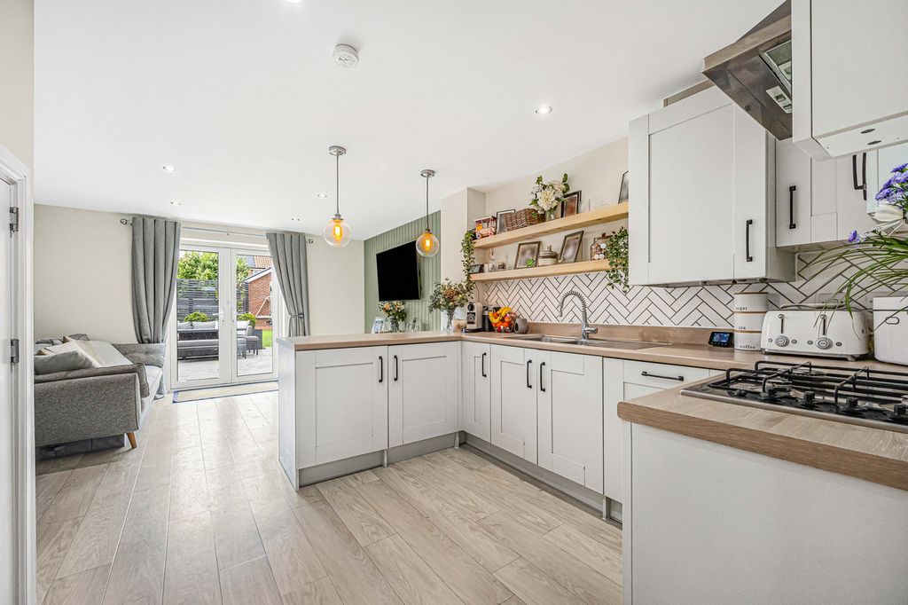 Property photo 2 of 20