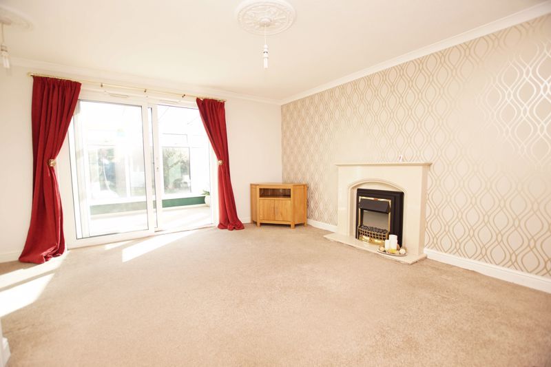 Property photo 3 of 19 Lounge