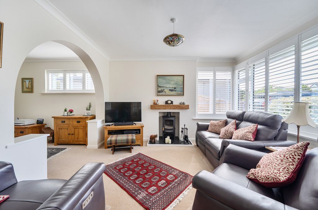 Property photo 2 of 14 1453338-18-6A019d...