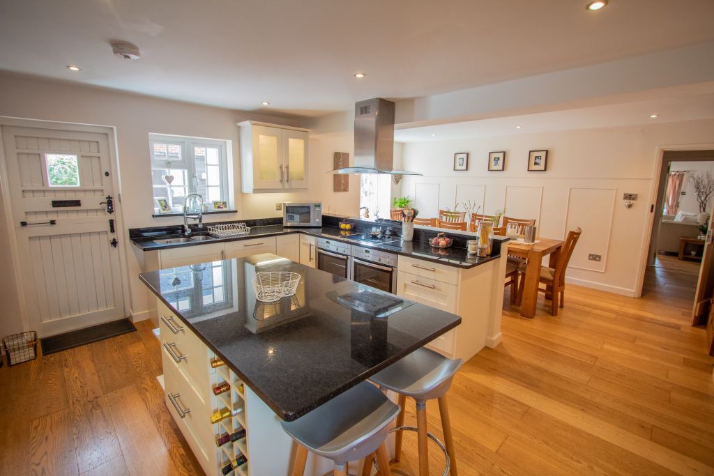 Property photo 2 of 30 Kitchen/Dining Room