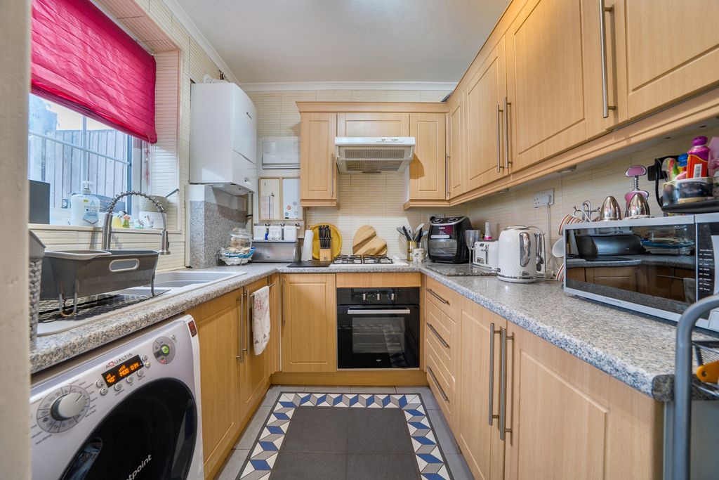 Property photo 2 of 18 Kitchen