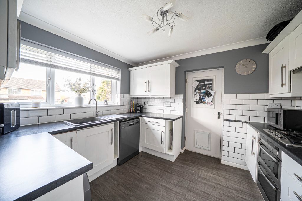 Property photo 3 of 28