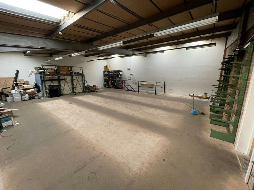 Property photo 3 of 9 Rose Kiln Lane Trading Estate - 8.Jpg
