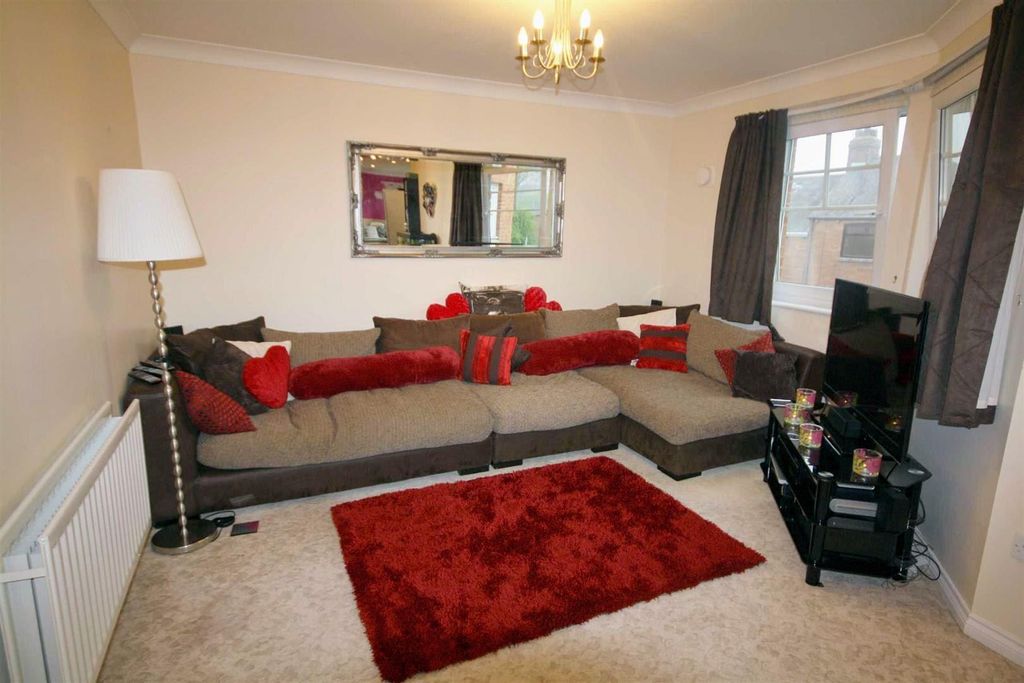 Property photo 2 of 6