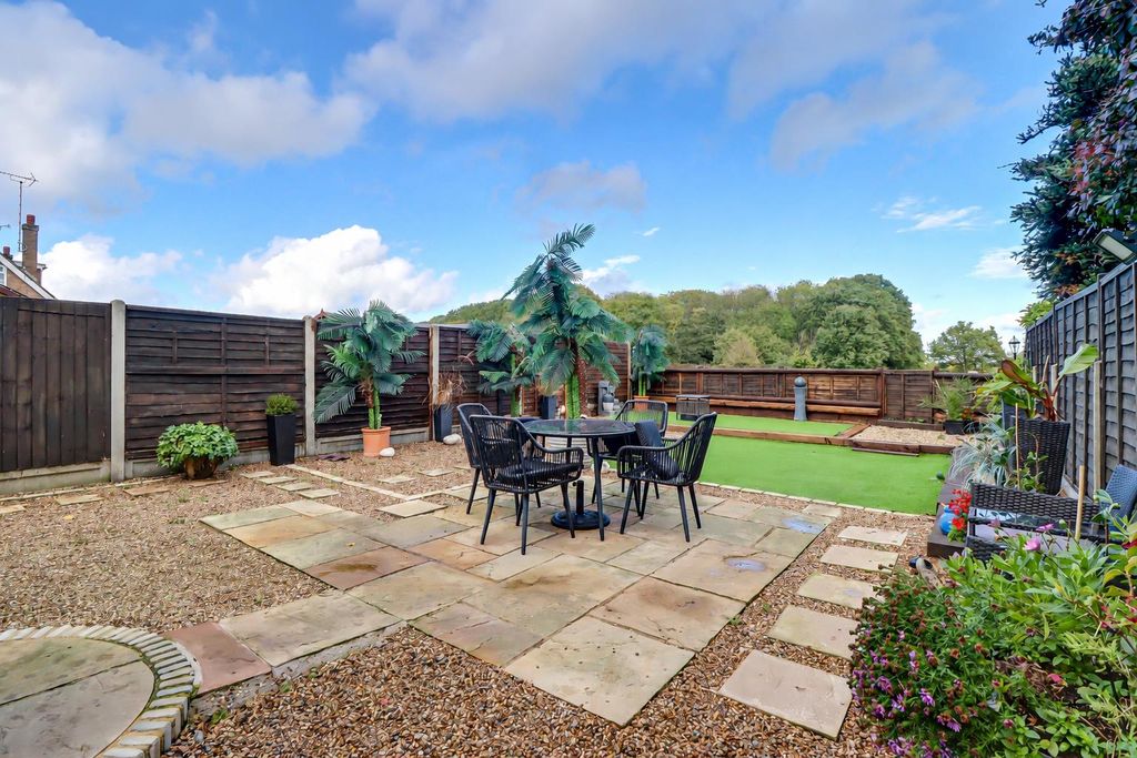 Property photo 2 of 27