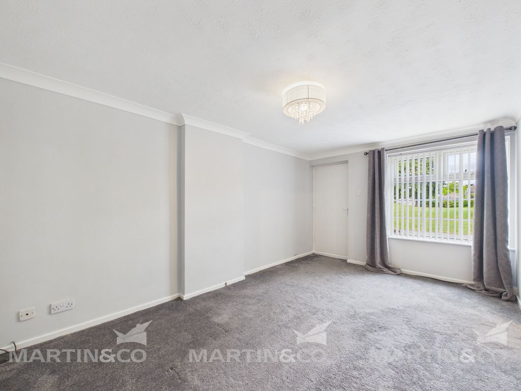 Property photo 3 of 10 Living Room