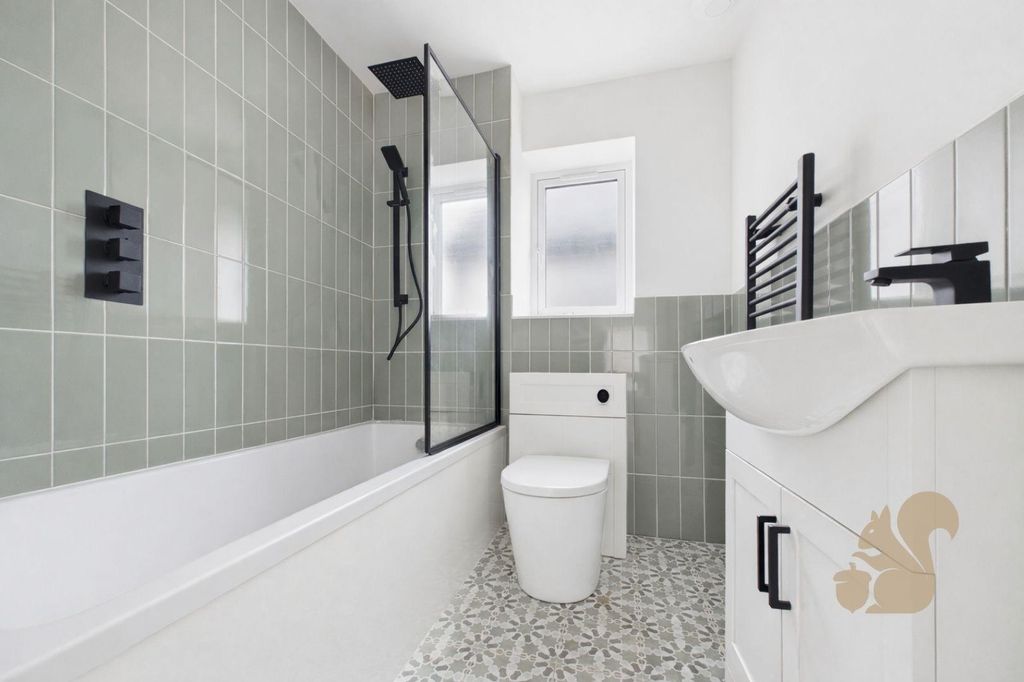 Property photo 3 of 10 Bathroom.Jpg