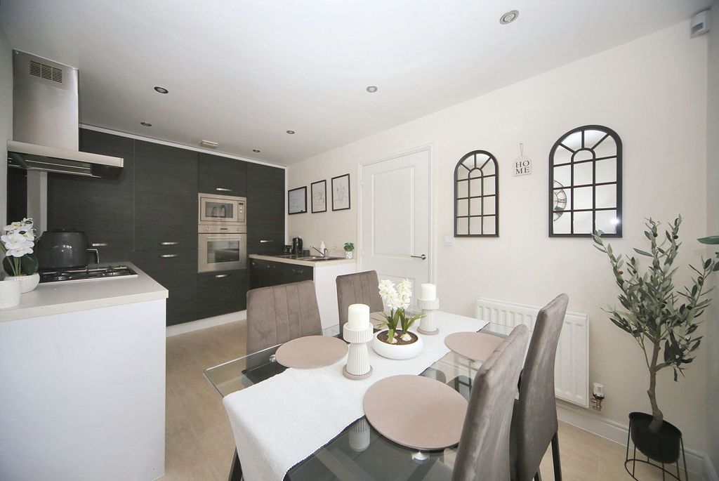 Property photo 2 of 25