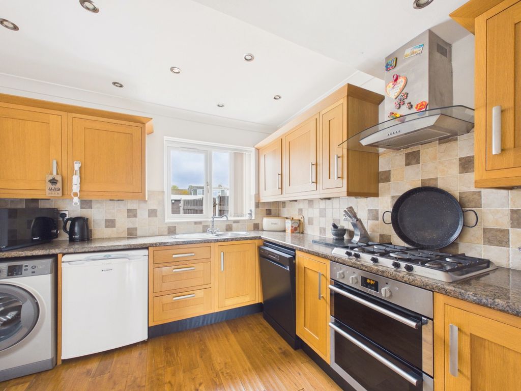 Property photo 3 of 12 5096005