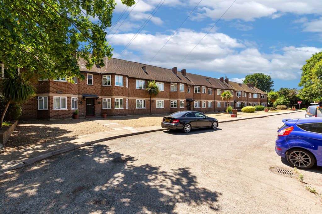 Property photo 1 of 17 1-16 Algar Close, Isleworth, Middlesex,Tw7 7Aq