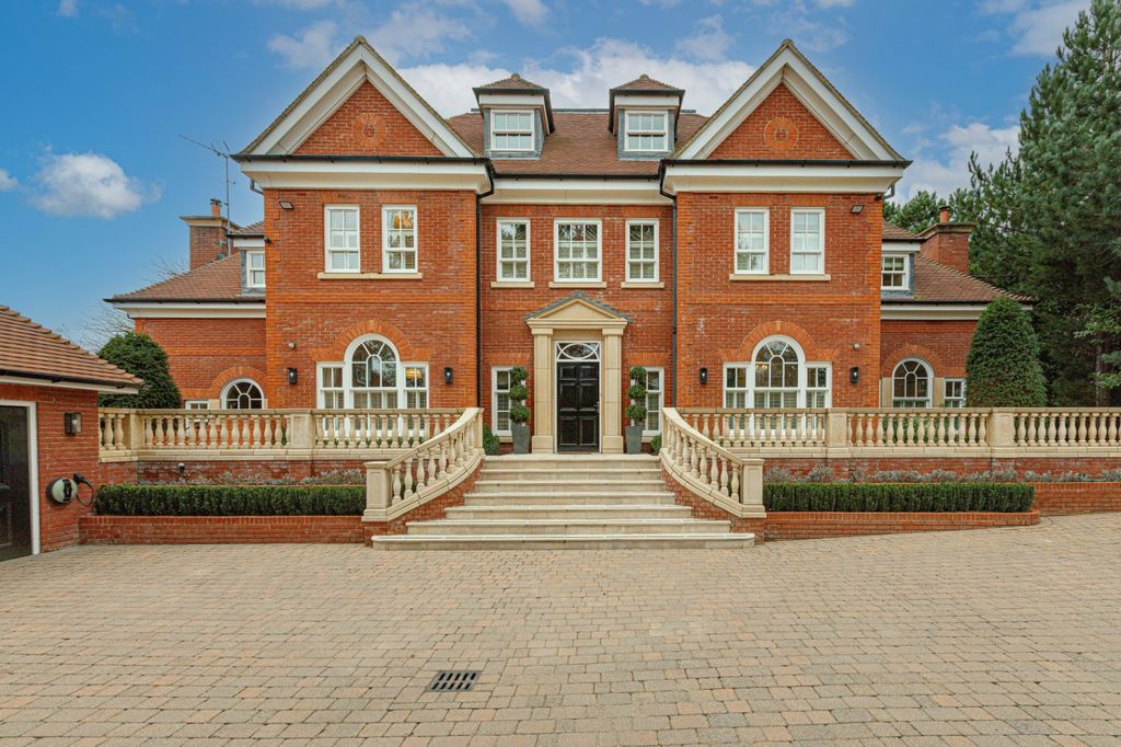 Property photo 1 of 33 Front Aspect