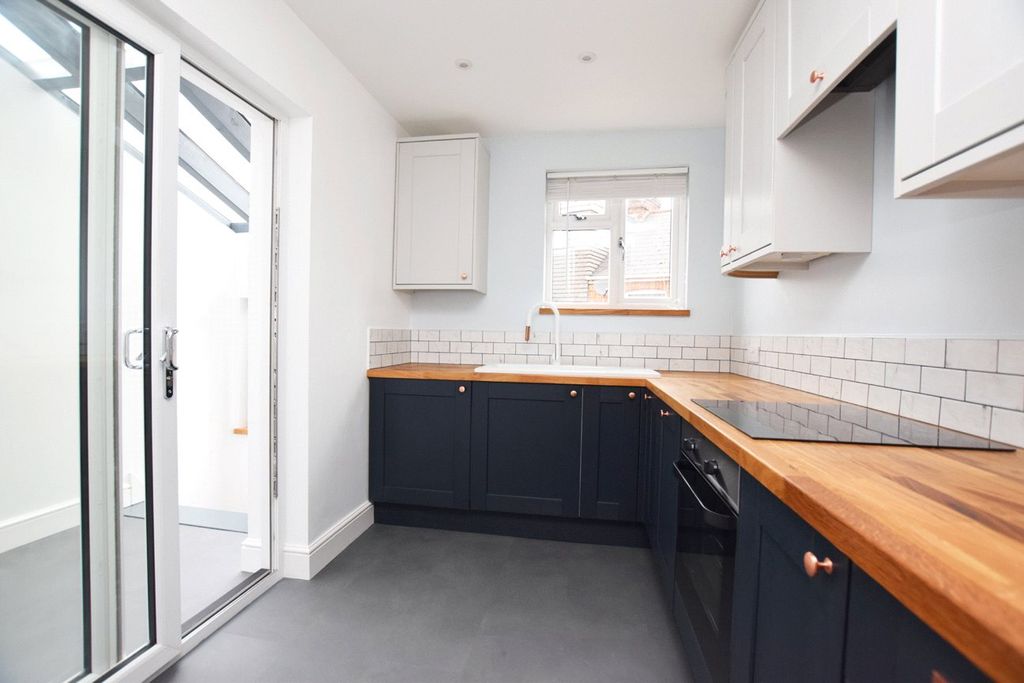Property photo 3 of 9 Kitchen