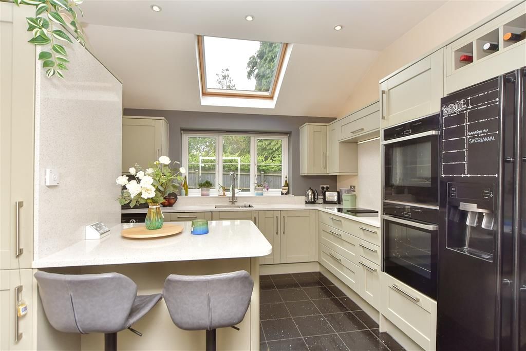 Property photo 1 of 14 Kitchen/Breakfast Area
