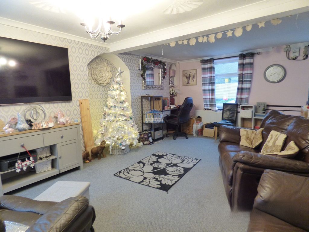 Property photo 3 of 13 Lounge-Diner