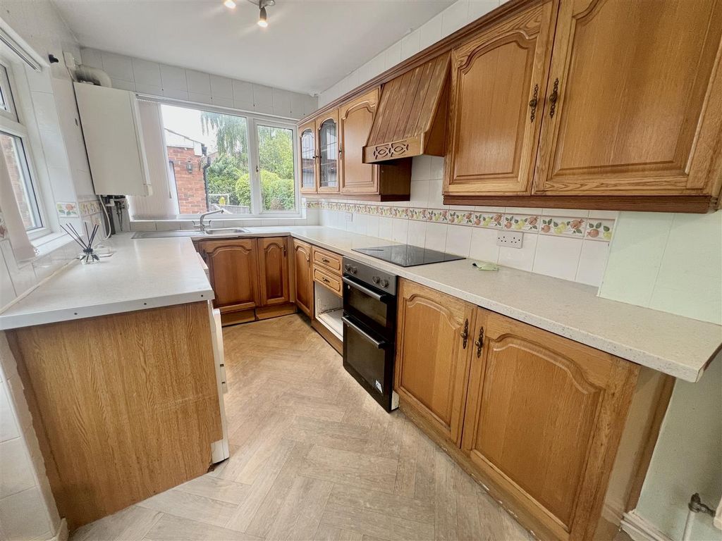 Property photo 3 of 25 Kitchen