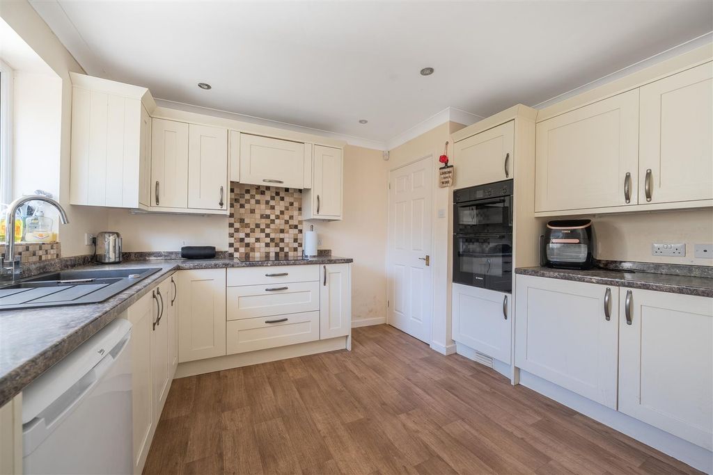 Property photo 2 of 20 Drovers Kitchen..Jpg