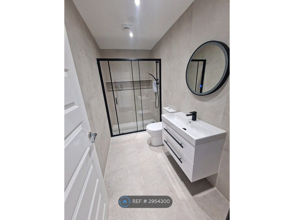 Property photo 1 of 6 Bathroom