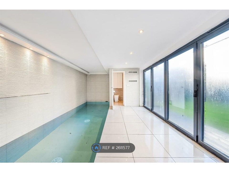 Property photo 1 of 33 Indoor Swimming Pool
