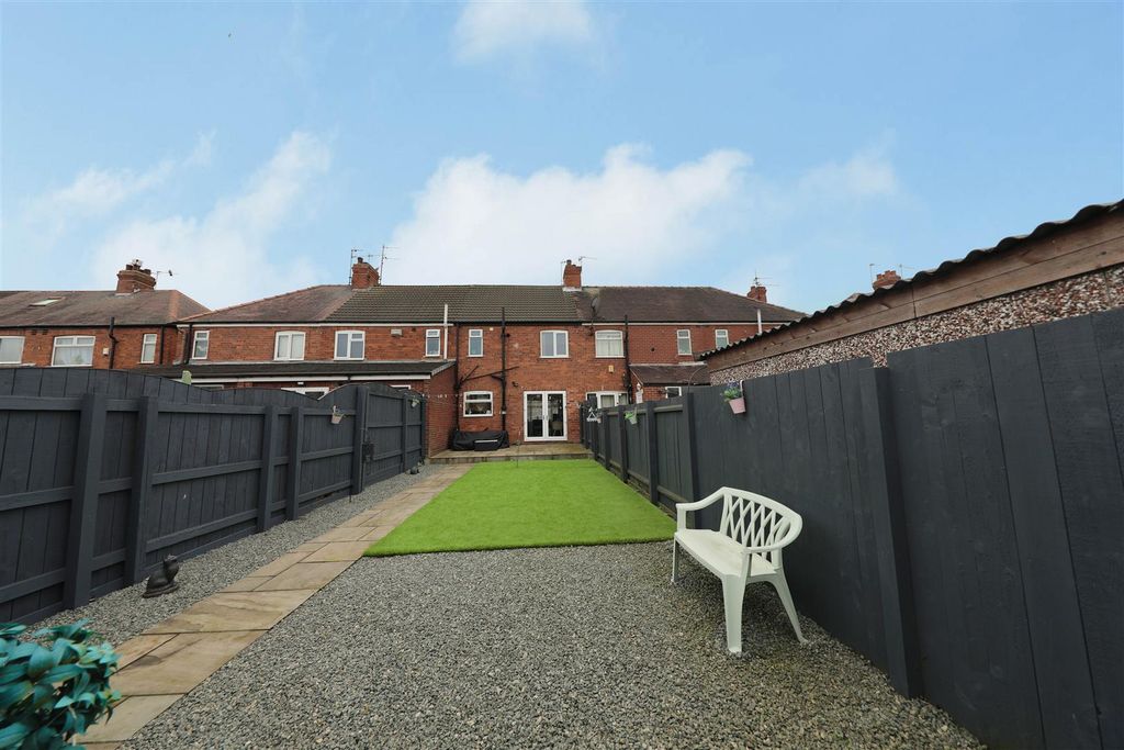 Property photo 3 of 17 Outside