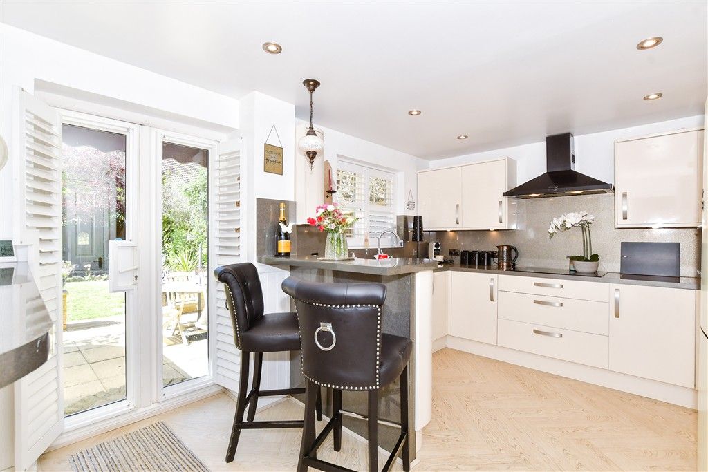 Property photo 3 of 15 Kitchen/Breakfast Room