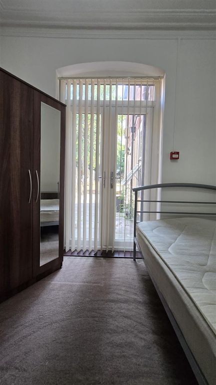 Property photo 3 of 6 Flat 2, 43 Hunton Road 4.Jpeg