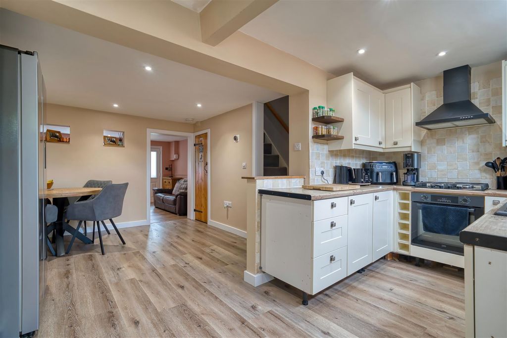 Property photo 2 of 11 Kitchen Diner
