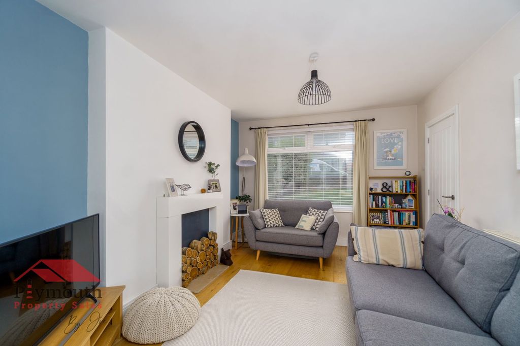 Property photo 2 of 11